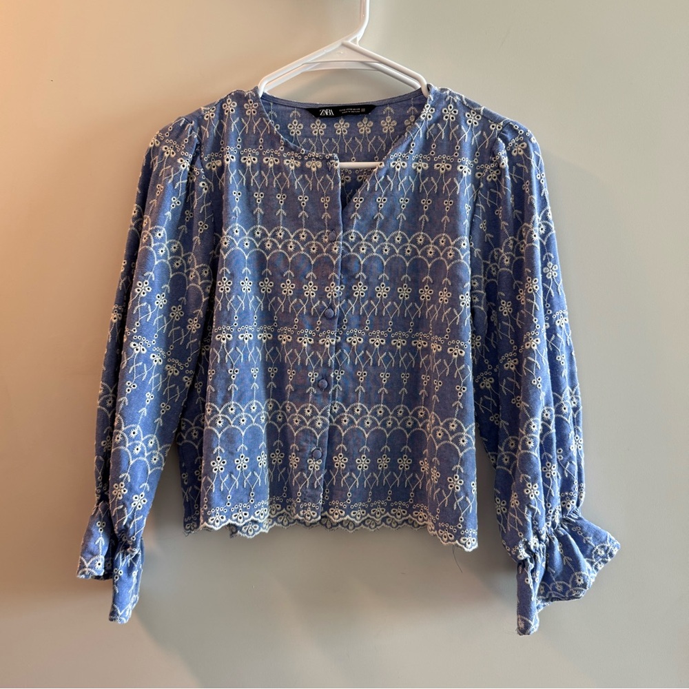 ZARA cropped blue lace blouse

Size Small